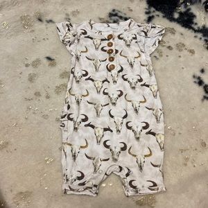 Posh Peanut Austin ruffle butt shorts romper 12-18m